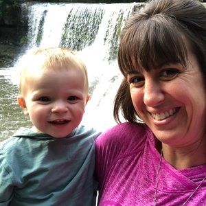 Meet your Posher, Lora